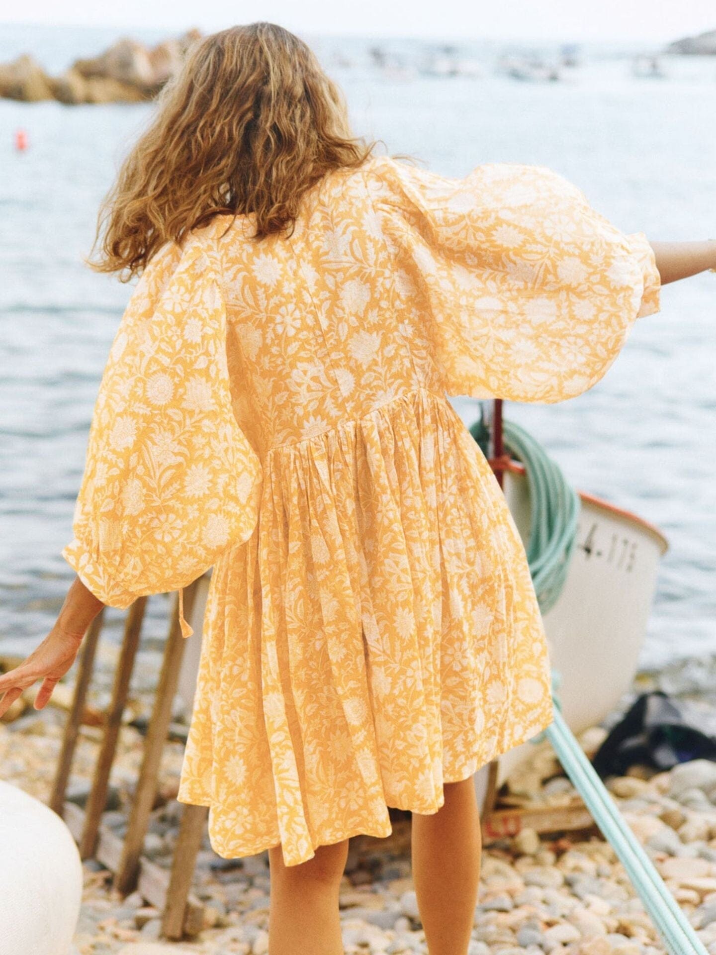Vestido Curto Floral Manga Bufante