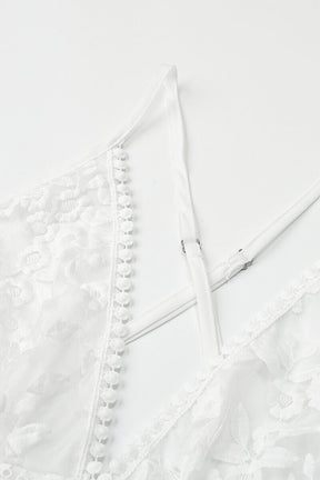 Vestido Curto Decote V em Renda