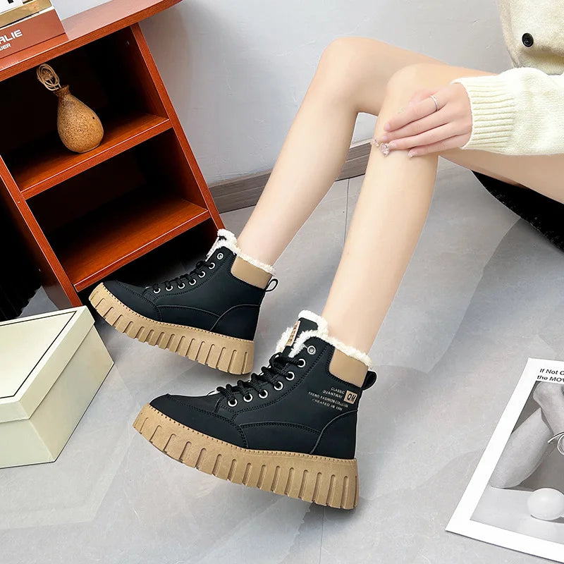 Bota de Inverno Feminina com Plataforma 2025
