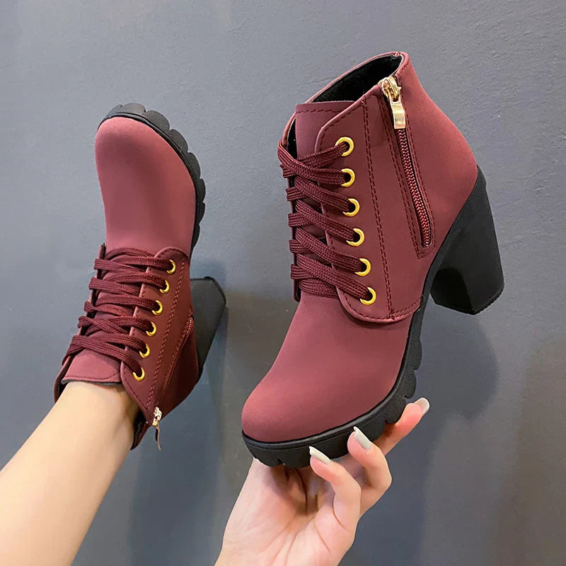 Bota Feminina de Inverno com Salto Grosso